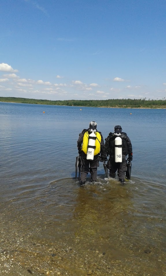 Martin Splitt diving in a dry suit in Germany